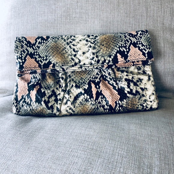 Steve Madden Handbags - Steve Madden snake print cutch